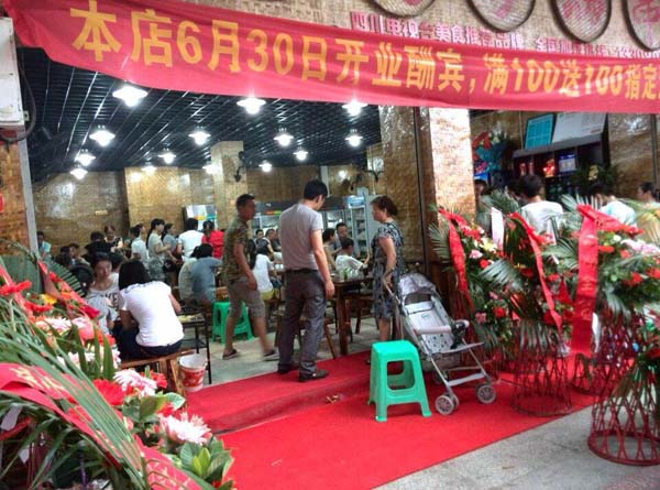 串串香老板再不“討好”年輕人就晚了