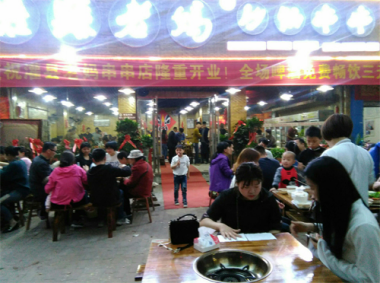 麻辣燙加盟店盛行市場，灌縣老媽突破全國問鼎海外