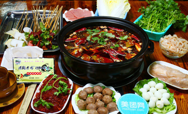 串串香加盟店：講培訓禮儀知識來提升服務態(tài)度